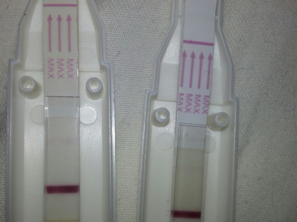  De linkertest is van vanmorgen.  De rechter van gisterochtend. Lijkt toch wel positief :)

Ga nog geen clrar blue doen. Ben bang dat die meer hcg nodig heeft en dan opeens negatief zegt :o
