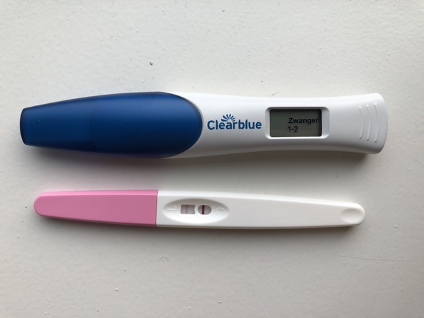 Eerste 2 zwangerschapstesten 