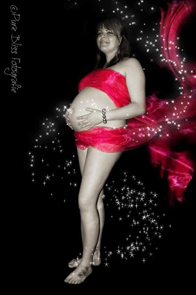 31 weken zwanger van ons prinsesje(L) Deze foto is gemaakt door een vriendin... Ben er super blij mee!! Was hier 31 weken zwanger.