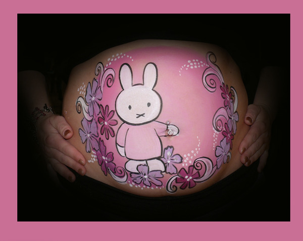 Bellypaint Wij hebben voor ons kindje het nijntje thema vond het erg leuk om nijntje ook op mijn buik te hebben :-)