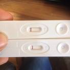  1 test met water en 1 test met urine. Geen indroog lijntjes dus :D