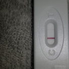 Positief! Eerste positieve test die ik op foto vast kon leggen. Eerste zwangerschap, derde positieve test ooit in mijn leven!