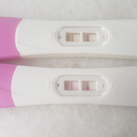 Zwangersxhapstest Ik heb gisteren en vandaag een zwangerschapstest gedaan de 2 streep is er direct opgekomen maar is wel een dunne streep waar dat je er dan naast wel ook roze ziet is dit nu positief of negatief 