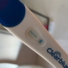Zwanger? Hi allemaal,



Ik kreeg vanmorgen dit als uitslag, het streepje is alleen heel dun en niet precies in het midden. Wat denken jullie ? Is dit een positief? 