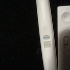 test in de ochtend. 2 testen met ochtend urine. blauwe da andere weer kruit vat waar t streepje weer lichter lijkt als gister raar...